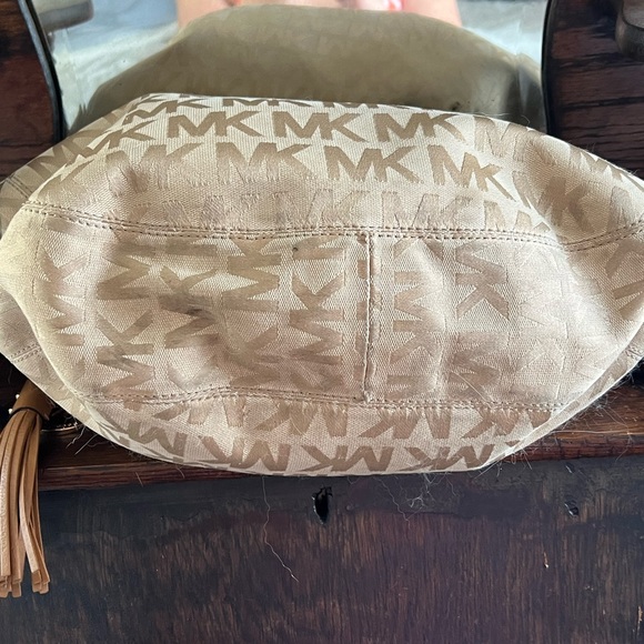 MICHAEL KORS Authentic Tan/Chestnut Monogram Hobo Shoulder Bag - Picture 5 of 8
